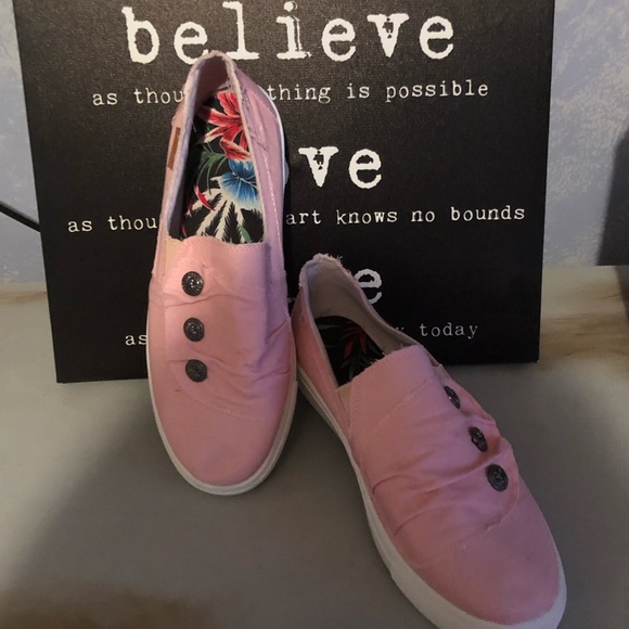 Shoes - Pink boat shoes, size 9.5